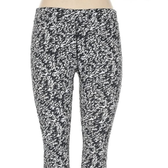 DRI-FIT Nike Size M Active black and white print design pants - Picture 2 of 4